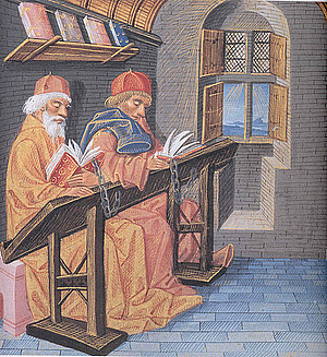Spätmittelalterliche Bibliothek mit Kettenbüchern am Pult und Büchern in Regalen (Unbekannt [Public domain], via Wikimedia Commons)