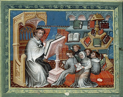 Die spätmittelalterliche Bibliothek als Lesesaal: Bücher auf Regalen und auf einem Lesepult (Paris, Bibl. Mazarine, ms. 313, f. 1)